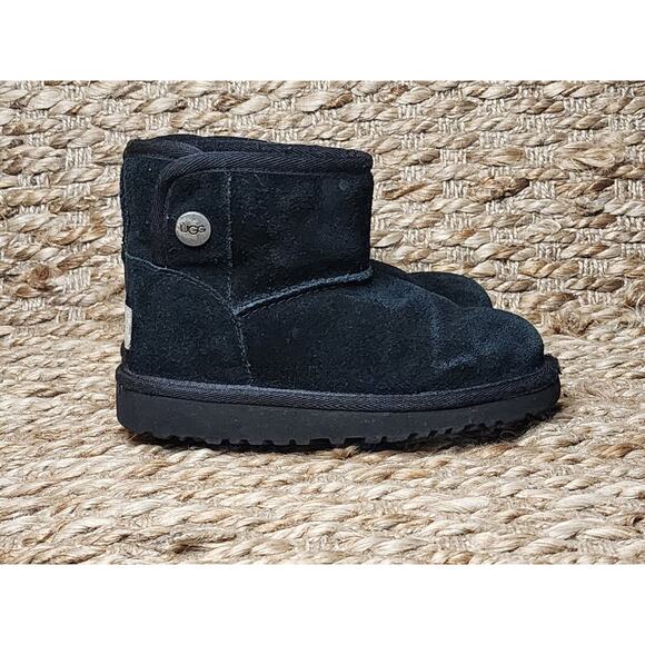 UGG Jona Boot Girls Size 10 Ankle Boots Black Winter Suede Solid - Picture 1 of 12